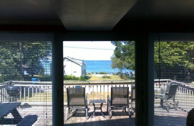 Arcadia BeachView Cottage- Lake Michigan is ready for you just across the lane!