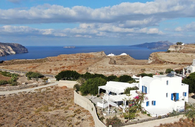 Arcana Santorini Villas II - slow living at a spacious cycladic Villa