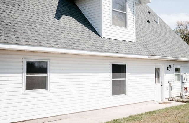 ARCH ACRES - Two BR - ADA Accessible - Gravel Road - Cozy & Homey - Pet Friendly