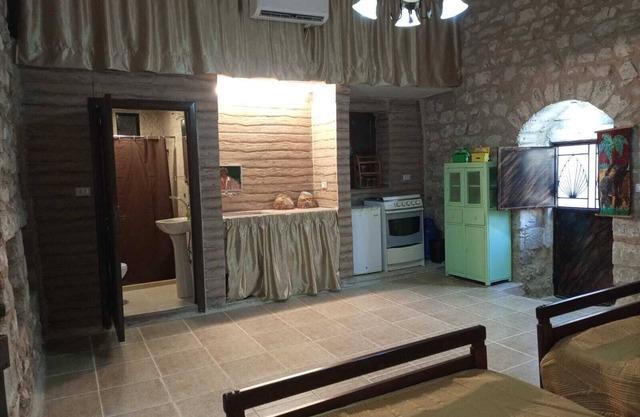 Archaeological guesthouse since 1895 10 min from Tyre beach