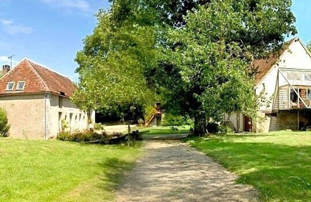 Architect house in the countryside, 1h50 h from Paris, ideal for relaxation