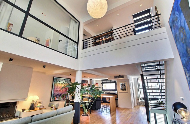 Architect-designed villa with garden for rent in Marseille, design and calm