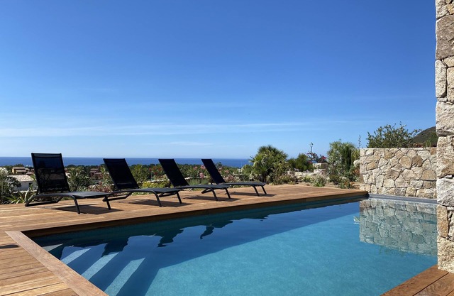 ARCHITECT-DESIGNED VILLA WITH EXCEPTIONAL SEA AND MOUNTAIN VIEWS