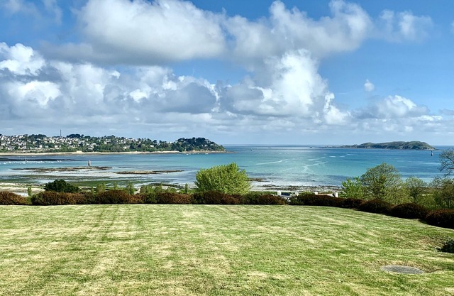 Architect house, magnificent view of the harbor and the islands of Perros Guirec