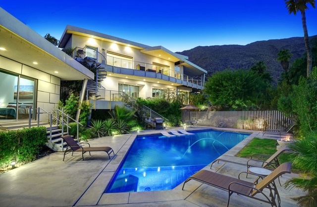 Architectural Masterpiece With Airliner Views Across The Valley