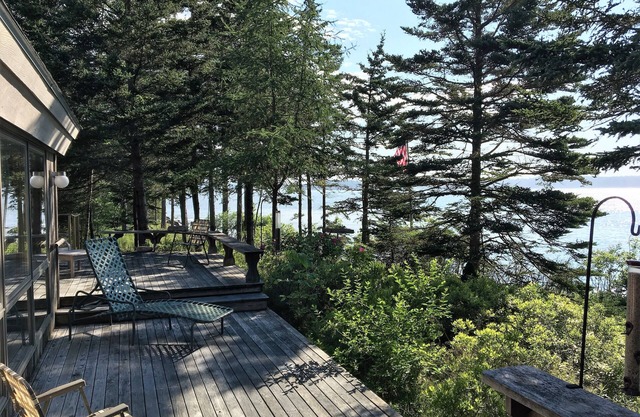 Architectural waterfront home. Wake up by the sea!