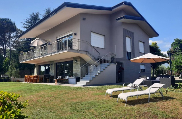 Are you looking for quiet and relaxation on Lake Maggiore? YOU are at home here