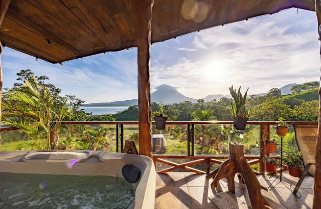 Arenal volcano & Lake front House Las Pavas.