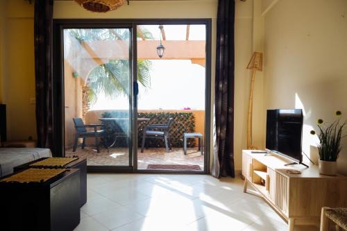 Argan Oasis Studio, Poolside Retreat near Taghazout
