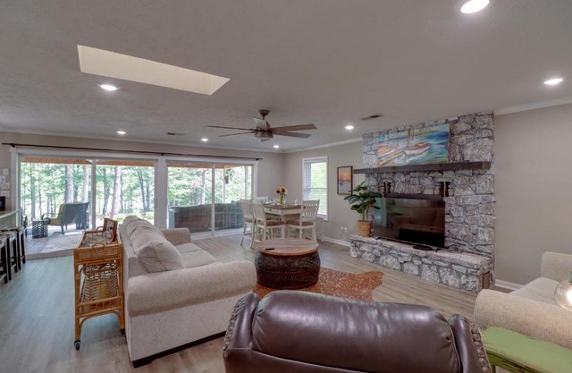 Arkansas Vacation Rental on Greers Ferry Lake!