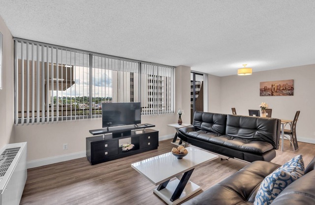Arlington 2BR/2Ba Apartment in Crystal City by RedAwning