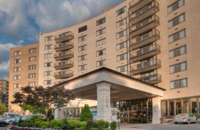 Arlington Court Suites, a Clarion Collection Hotel