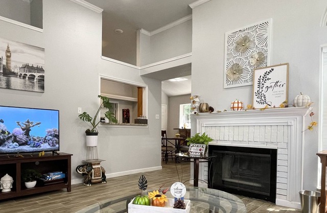 Arlington House 3br 2bath Sleep 6 - Shopping malls, GM Financial, MCA hospital