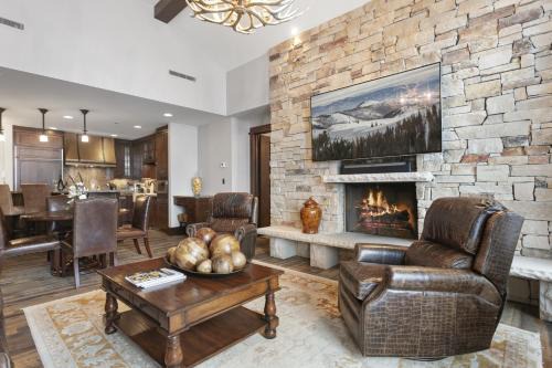 Arrowleaf Lodge- Two Bedroom #401 condo