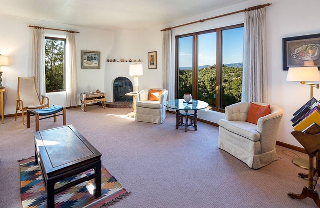 Arroyo's Edge | Pets, Near Trails and Downtown