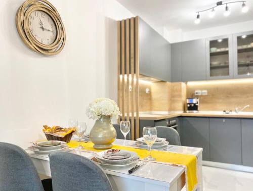 Art Apartment for 4 Guests Free Parking & Wifi
