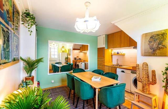 Art & Curiosity Cabinet Style Appartement with Paris view, Villa des Ammonites