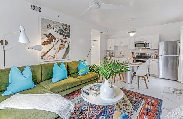 ArTease 5: Walk to Wynwood & Design District