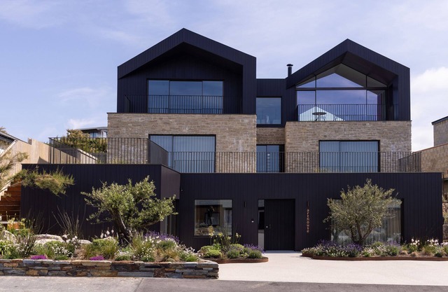 Arthouse - a luxury holiday home in Mawgan Porth