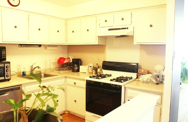 Artist in the Barn - Artsy 2BR Apartment w Parking near Airport