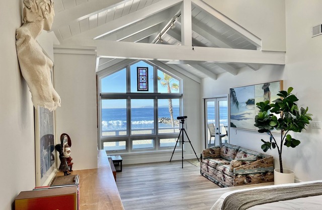 "Artist's Retreat" Available Apr-May. Entire Oceanfront Home