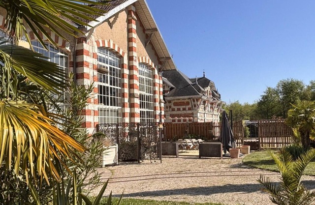 Artistic Cottage with Air Conditioning and Terrace in Savonnières