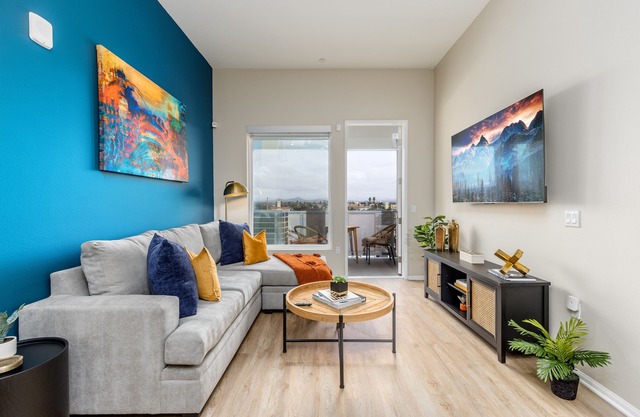 Artistic + FastWi-Fi + Parking + Pets + EV Charging!