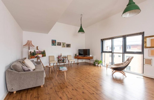 Artistic Flat in West Didsbury by Guestready