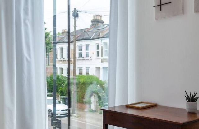 Artistic & Stylish Gem In The City