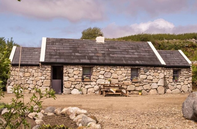 Artists' Cottage (Entire) @ Multi Award-Winning Cnoc Suain
