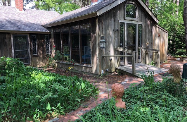 Artists Getaway -Nestled near Scargo Lake