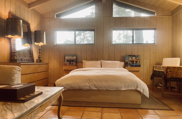 ARTISTS RETREAT - 17 mile drive Pebble Beach