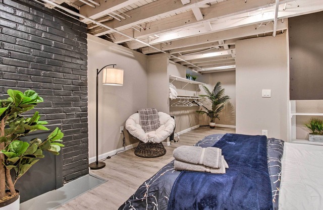 Artsy Philadelphia Studio ~ 7 Mi to Downtown!