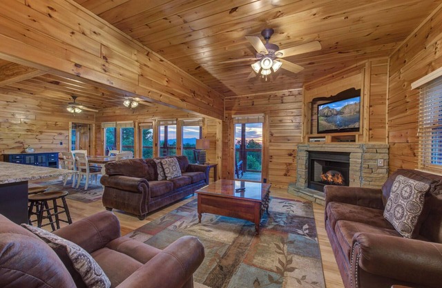 As Good As It Gets is a spacious 4 bedroom cabin located in Starr Crest Resort
