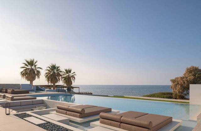 Asea Villa, Spectacular right-on-the-beach Retreat