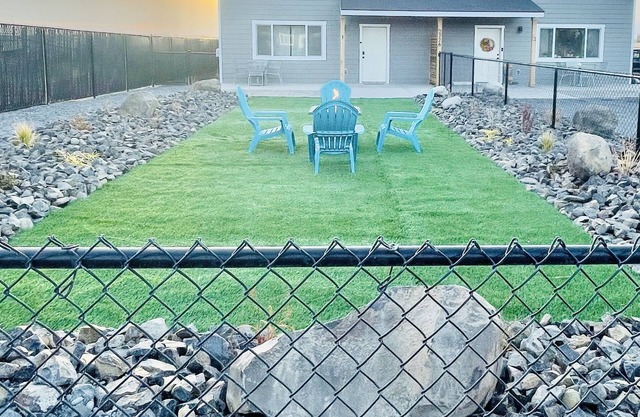 Ashe Westshore Bungalow centrally located near lake, sand dunes, golf courses!