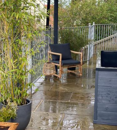 Ashford House 2 bedroom Apartment 'outdoor bathing tub'