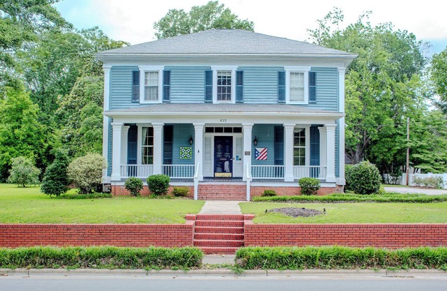 Ashford Inn - Spacious 5-bedroom house with WiFi, AC in delightful Clinton