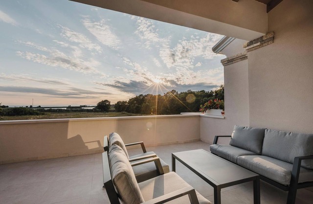 Ashka vacation apartment with sea view