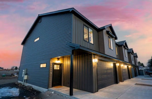 Ashton Escape - Newly built townhome with AC in charming Ashton