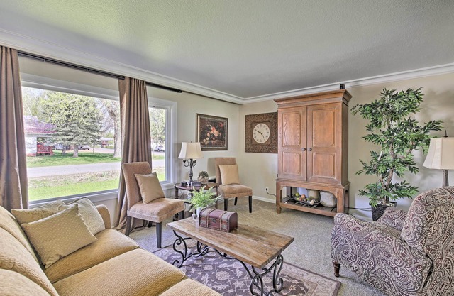 Ashton Escape w/Yard: 56 Mi to West Yellowstone!