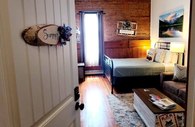 Aspen Inn - Summer Suite
