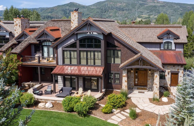 Aspen Leaf Lodge | Close to Ski Resort | Luxury Chalet | 6 King Beds | Game Room