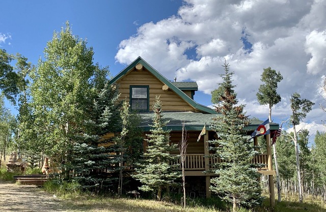 Aspen Sunset Log Cabin - surrounded by aspen trees & gorgeous views