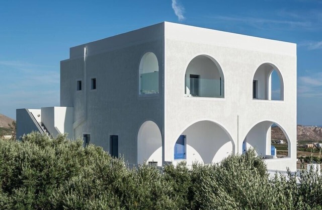 Aspronisi Luxury Villa | Sunset Views & Outdoor Hot Tub