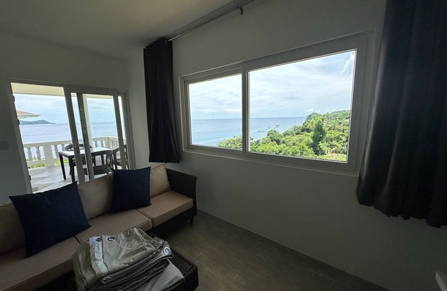 Assaly Villa - Breathtaking Ocean View with private beach