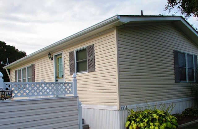 Assateague Pointe 2 br/1 ba 2 outdoor pools -in WOC.