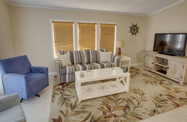 Assateague Pointe 2 br/1 ba 2 outdoor pools -in WOC.