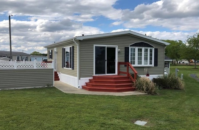 Assateague Pointe 2 br/1 ba 2 outdoor pools -in WOC.