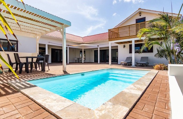 "Asterias" 5 Bdrm Villa w/private Pool and loft!